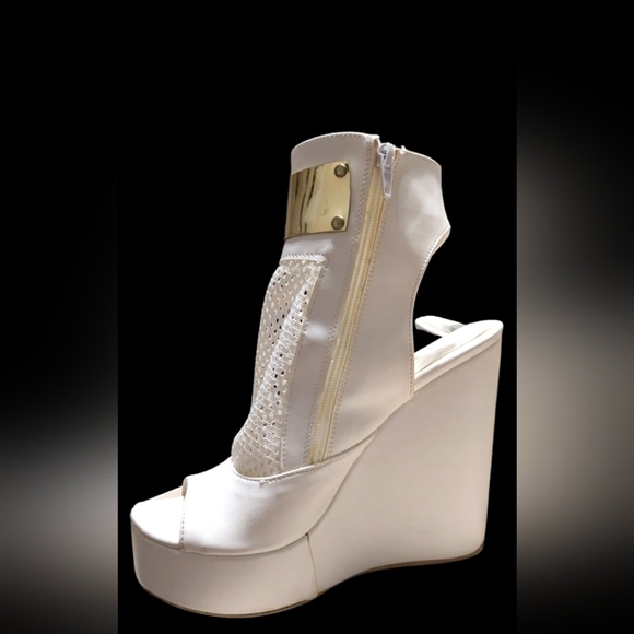 Tanja Club White Filet Peep Toe Wedge Platform Sandals Sz 7 ✨ Gold Embellished - Picture 2 of 16